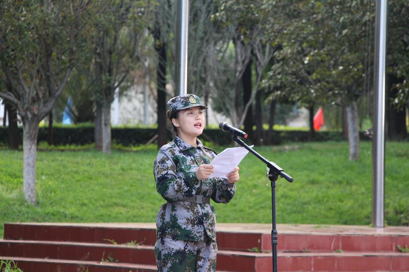 新生代表魏建同学以“风华正茂 报国正当时”为主题进行演讲.JPG