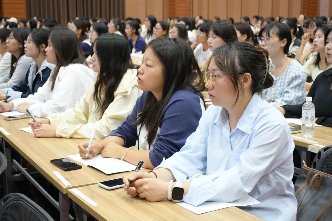 “奋进新征程 建功新时代”主题宣讲报告会5 “奋进新征程 建功新时代”主题宣讲报告会5