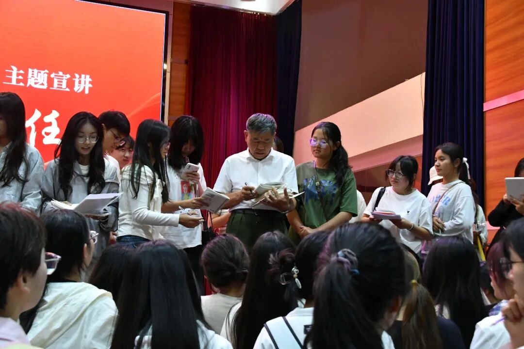 “奋进新征程 建功新时代”主题宣讲报告会7 “奋进新征程 建功新时代”主题宣讲报告会7